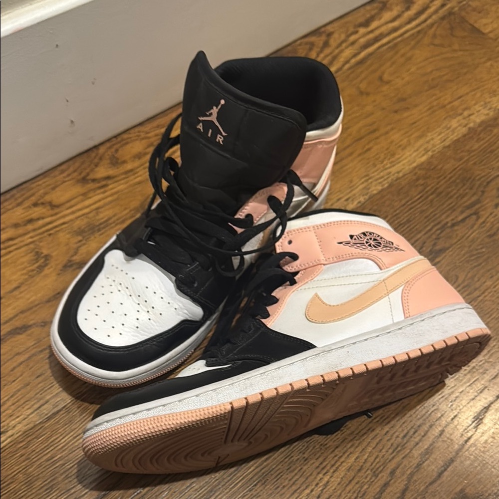 Jordan Women's Black and Pink Sneakers
